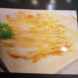 เห็ดเข็มทองผัดเนย Mushroom fried butter