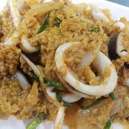 หมึกผัดผงกะหรี่