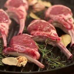 แกะนิวซีแลนด์ย่างจิ้มแจ่ว 2 chops