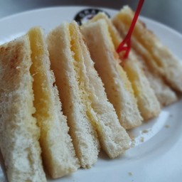 ขนมปังปิ้ง : แห้ง ไม่หอม ไม่ค่อยโอจ๊ะ