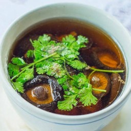 ตุ๋นเห็ดหอมซี่โครงหมู