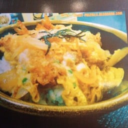 ข้าวหน้ากุ้งทอด Shrimp fired with rice