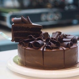 Simple Fudge Chocolate Cake