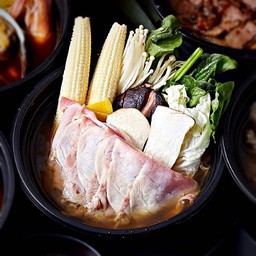 สุกี้ยากี้หม้อไฟ  หมูสามชั้น ลวกพร้อมทาน 1 แถม 1