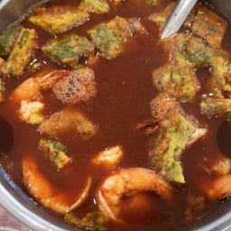 แกงส้มชะอมไข่ + กุ้ง (เล็ก)