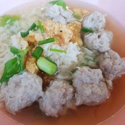 อาหมวย ต้มเลือดหมูตลาดพารวยพลาซ่า