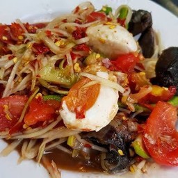 ส้มตำปูปลาร้าไข่เค็ม