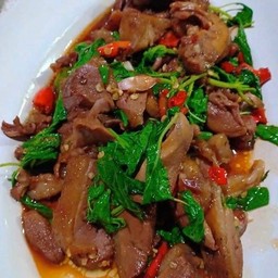 กะเพราเป็ดครึ่งตัว