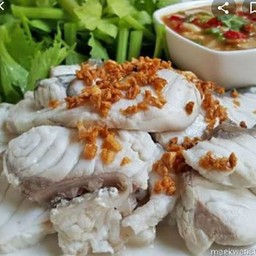 เนื้อปลากะพงลวกน้ำจิ้มซีฟู้ด