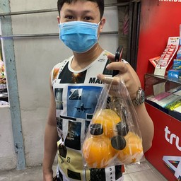 ลูกค้าอุดหนุนน้ำส้มคั้น