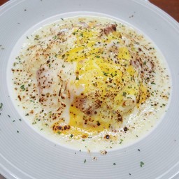 ข้าวไข่ข้นเบคอนอบชีส