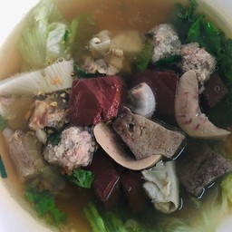 ต้มเลือดหมูเครื่องใน