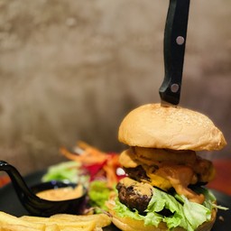 ดับเบิลชีสเบอร์เกอร์ Dry aged beef 35 days + เฟรนฟราย