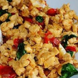 ข้าวราดกระเพราไก่สับ