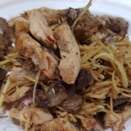 ไก่บ้านผัดขิง (กลาง)