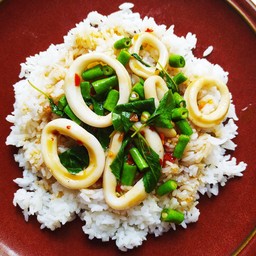 ข้าวกะเพราปลาหมึก