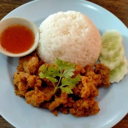 ข้าวหมูตุ๋นเห็ดหอม(ครัวบ้านริมน้ำพัทยา33)