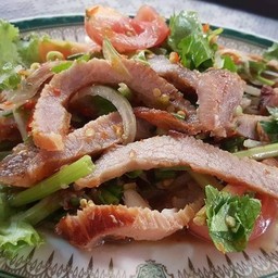 ยำคอหมูย่าง