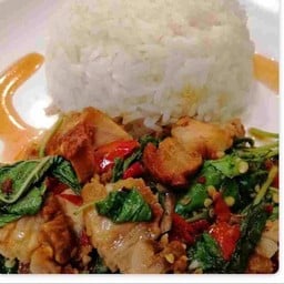 ข้าวราดกะเพราหมูกรอบ