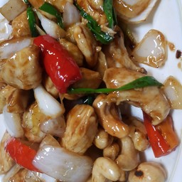 ไก่ผัดเม็ดมะม่วง