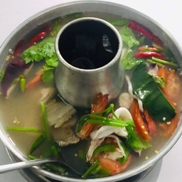 ต้มยำทะเล ( กุ้ง หมึก )