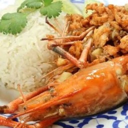 ข้าวราดกุ้งแม่น้ำกระเทียม