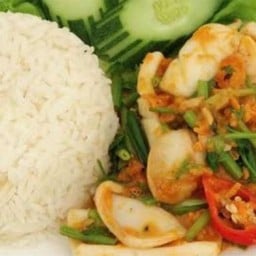 ข้าวราดหมึกไข่เค็ม