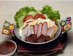 ข้าวไข่กระทะหมูแดง