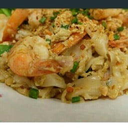 เส้นใหญ่ผัดซีอิ้วทะเล