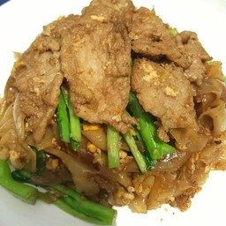 ผัดซีอิ๊วหมูหมัก(พิเศษ)