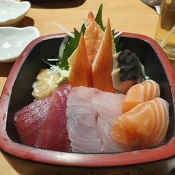 ข้าวหน้าปลาดิบรวม