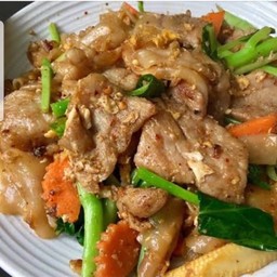 เส้นใหญ่ผัดซีอิ้ว ไก่,หมู