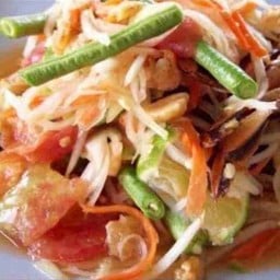 ส้มตำไทยใส่ปู