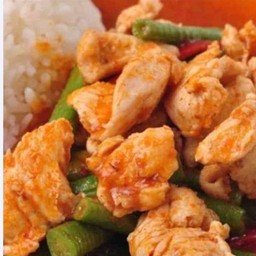 ข้าวราด ไก่ หรือ หมู ผัดพริกเผา