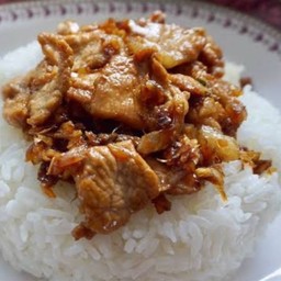 ข้าวราด ไก่กระเทียม หมูกระเทียม