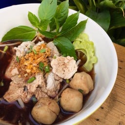 ก๋วยเตี๋ยวหมูน้ำตก