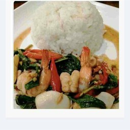 ข้าวราดกะเพรา กุ้ง,ปลาหมึก,ทะเล