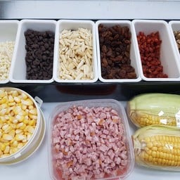 เพิ่มไส้ละ 5 บาท.