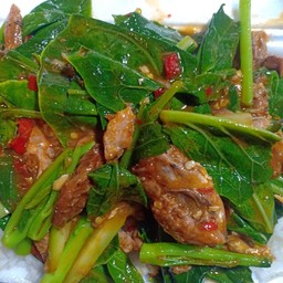 ผัดคะน้าปลากระป๋อง