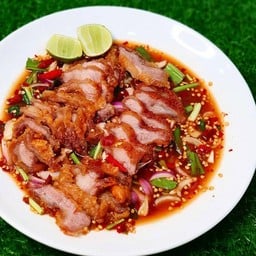 ยำหมูสามชั้นทอด