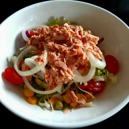 สลัดผัก (ทูน่า)