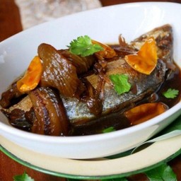 ปลาทูต้มเค็มผักกาดดอง