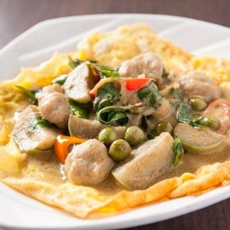 แกงเขียวหวานผัดแห้งลูกชิ้นปลากราย