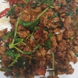 กะเพราหมูสับขุนช้าง (เป็นกับ)