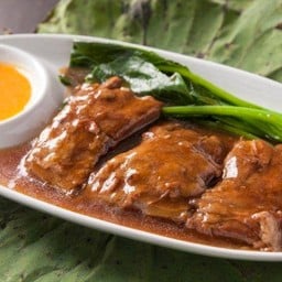 ซี่โครงหมูอบยอดผักคะน้า