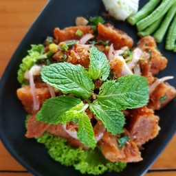 ยำไก่แซ่บ