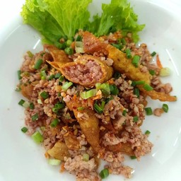เกี๊ยวทอดหมูสับไส้แน่น ต้มยำแห้ง