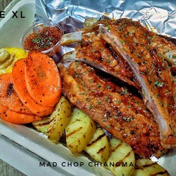 ซี่โครงหมูย่างซอสสูตรลับ Mad Chop (ให้รสชาติ Sweet & Spicy) เสิร์ฟคู่ ผักย่าง 