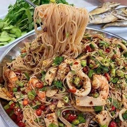 ยำขนมจีนทะเลหมูยอ