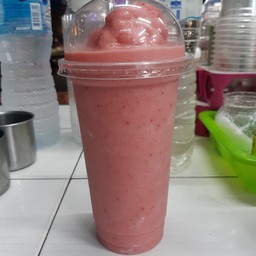 น้ำสตอเบอรี่นมสดปั่น